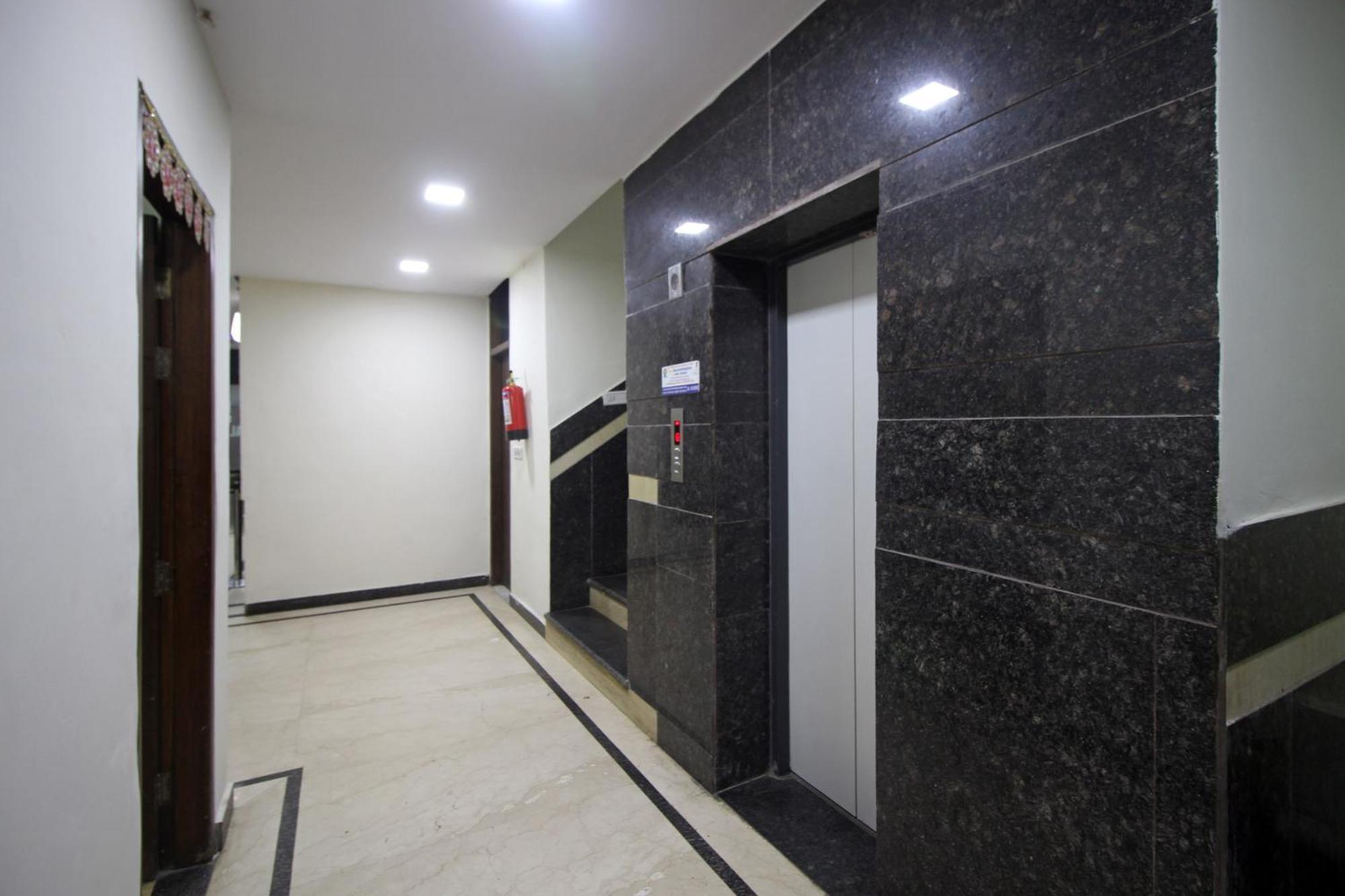 Super Hotel O Global New Delhi Buitenkant foto