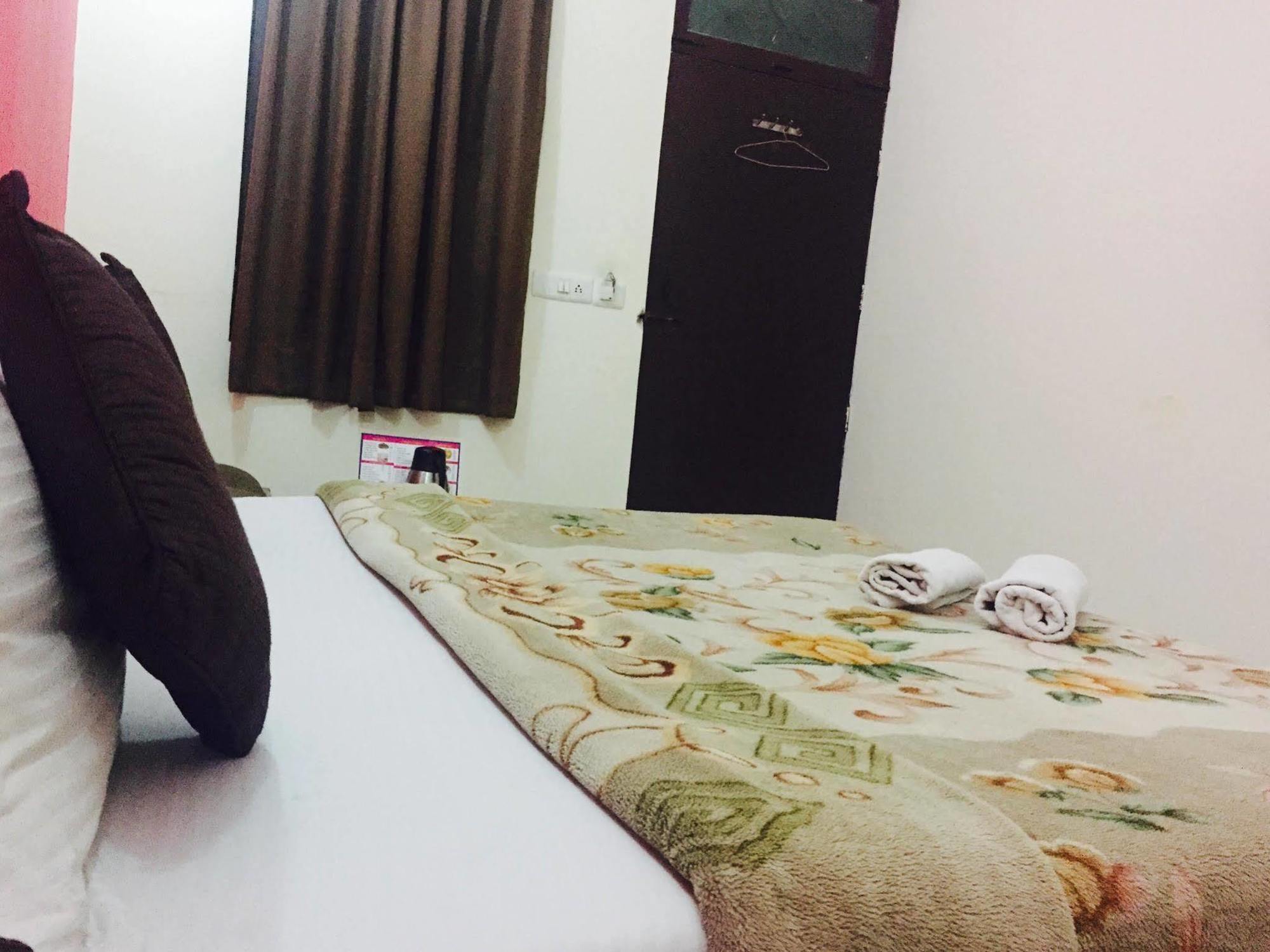 Super Hotel O Global New Delhi Buitenkant foto