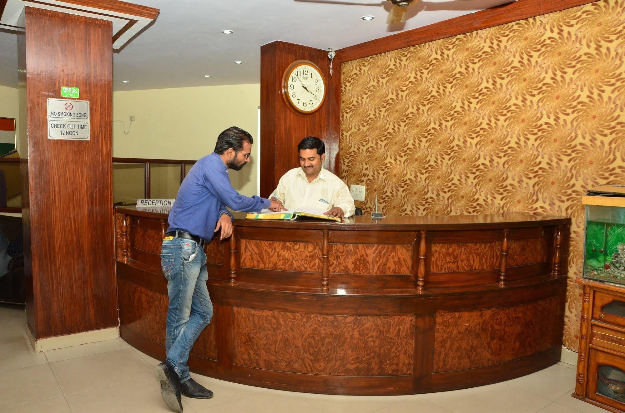 Super Hotel O Global New Delhi Buitenkant foto