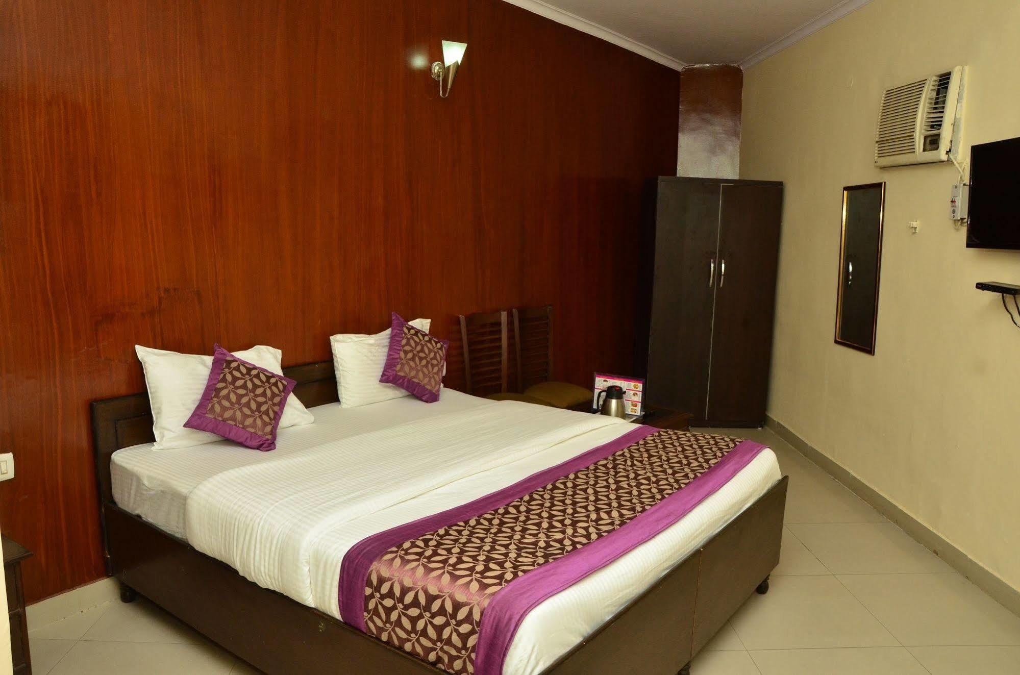 Super Hotel O Global New Delhi Buitenkant foto