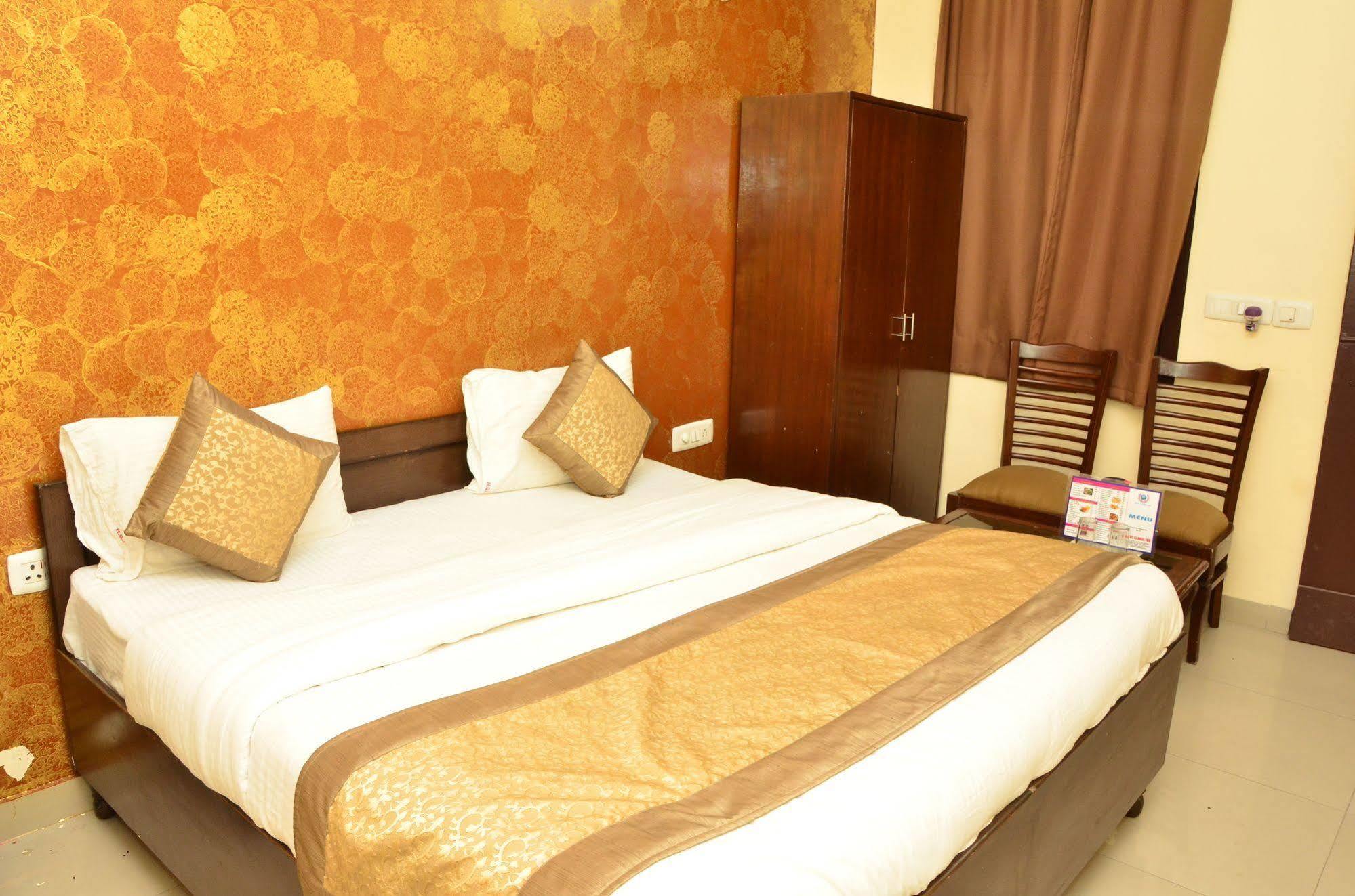 Super Hotel O Global New Delhi Buitenkant foto